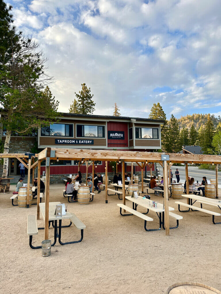 view-of-the-outdoor-beer-garden-at-Mammoth-Brewing-Company-in-Mammoth-Lakes-California