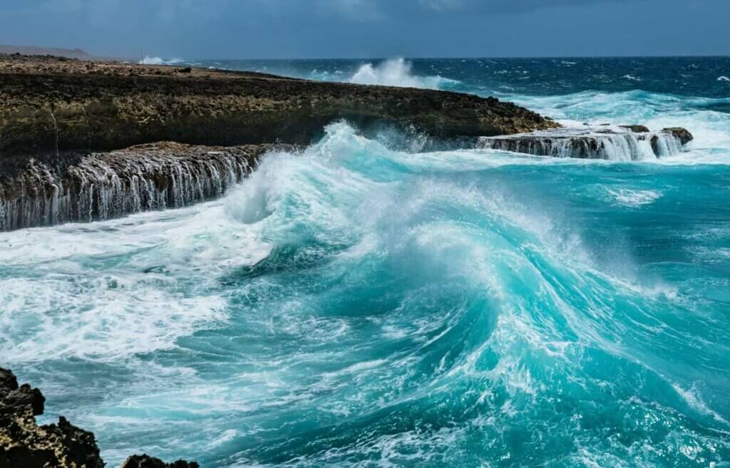 waves-crashing-on-the-shoreline-at-Shete-Boka-National-Park-in-Curacao