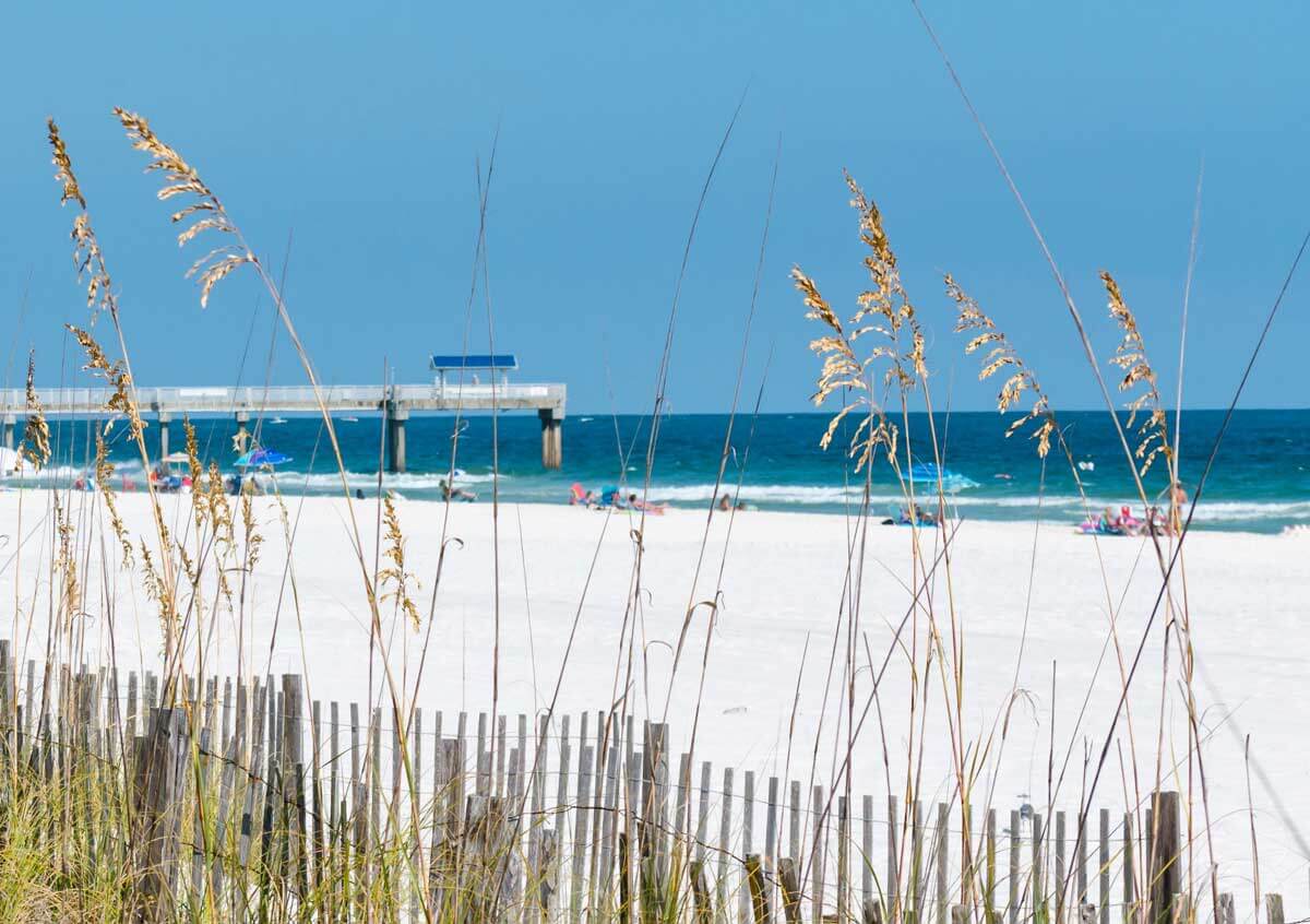white-sandy-beach-of-Orange-Beach-in-Gulf-Shores-of-Alabama