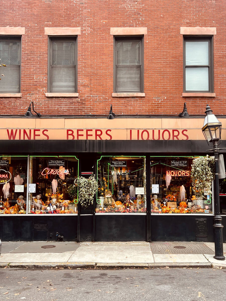 wine-shop-in-Boston-Little-Italy-in-the-North-End